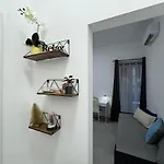 Apartment Historic Center - Elegant 2 Bedrooms, 2 Baths For 5 People