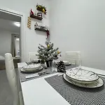 Historic Center - Elegant 2 Bedrooms, 2 Baths For 5 People Apartment *