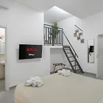 Historic Center - Elegant 2 Bedrooms, 2 Baths For 5 People Апартаменты Неаполь