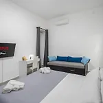 Historic Center - Elegant 2 Bedrooms, 2 Baths For 5 People * Неаполь