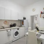 Historic Center - Elegant 2 Bedrooms, 2 Baths For 5 People Апартаменты Неаполь