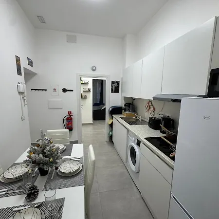 Historic Center - Elegant 2 Bedrooms, 2 Baths For 5 People Apartment *