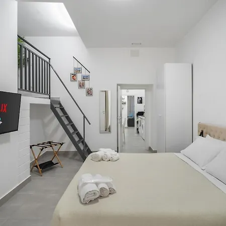 Historic Center - Elegant 2 Bedrooms, 2 Baths For 5 People * Naples