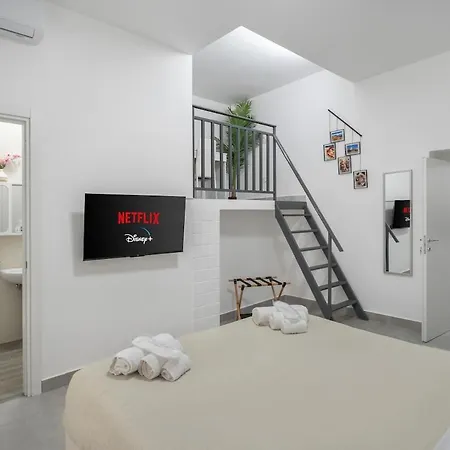 Historic Center - Elegant 2 Bedrooms, 2 Baths For 5 People Appartement Naples