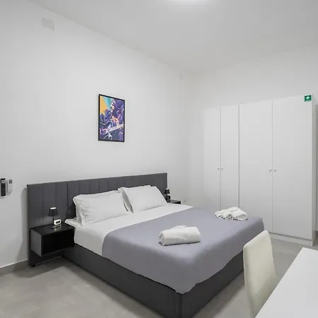 Historic Center - Elegant 2 Bedrooms, 2 Baths For 5 People Naples