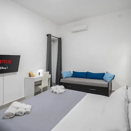 Historic Center - Elegant 2 Bedrooms, 2 Baths For 5 People * Naples