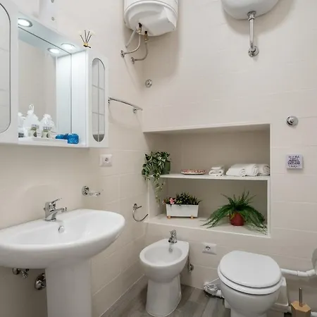 Historic Center - Elegant 2 Bedrooms, 2 Baths For 5 People Naples