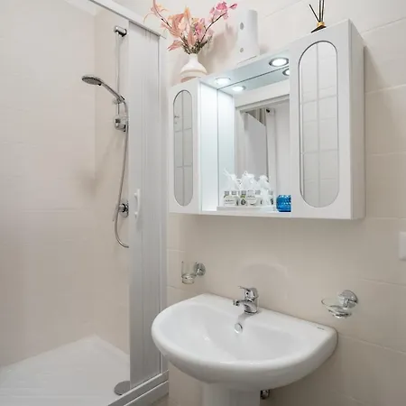 Historic Center - Elegant 2 Bedrooms, 2 Baths For 5 People Appartement