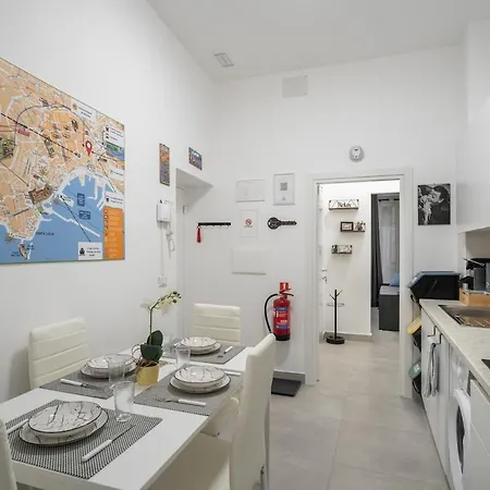 Historic Center - Elegant 2 Bedrooms, 2 Baths For 5 People