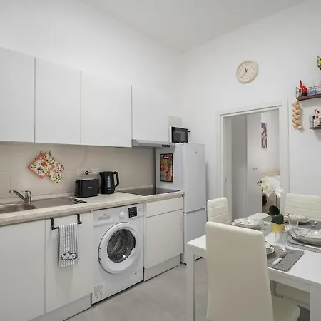 Historic Center - Elegant 2 Bedrooms, 2 Baths For 5 People Appartement Naples