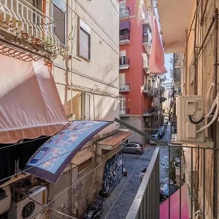 Historic Center - Elegant 2 Bedrooms, 2 Baths For 5 People Appartement Naples