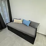 Apartmán Historic Center - Elegant 2 Bedrooms, 2 Baths For 5 People Neapol